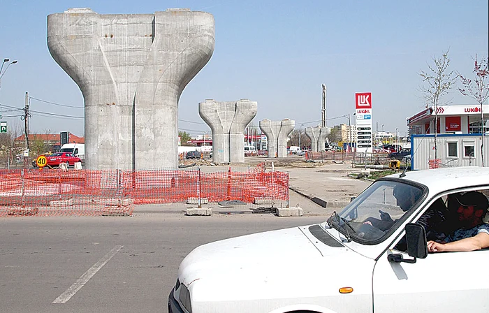 Pasajul de la Mihai Bravu  are toate şansele să  depăşească termenul alocat  unei construcţii mult mai  impunătoare, Pasajul Basarab