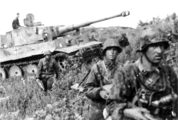 Bundesarchiv Bild 101III Zschaeckel 206 35, Schlacht um Kursk, Panzer VI (Tiger I) jpg jpeg
