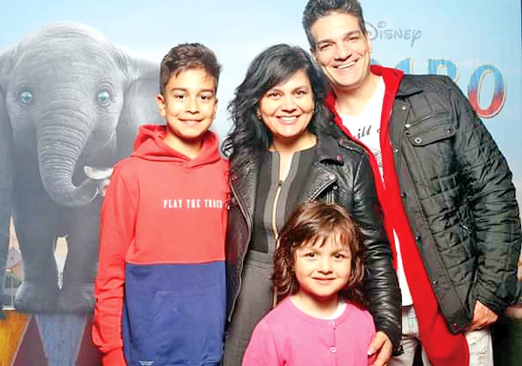 
    Rareş şi Simona,  alături de Rebecca  şi de Marc  