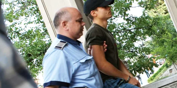 Fiul ucigaş al poliţistului Dinu sparge tăcerea