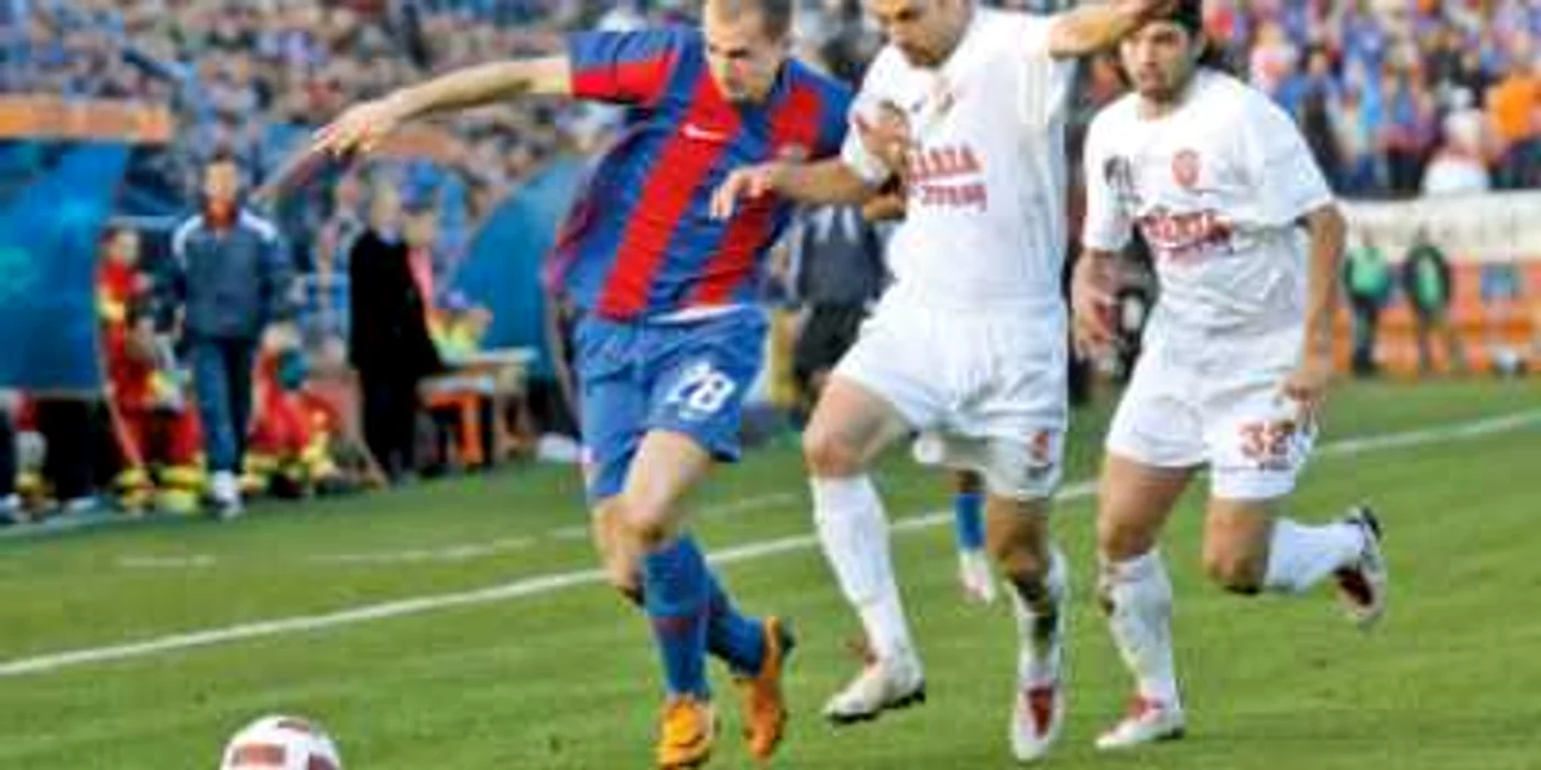 Bogdan Stancu (stânga)