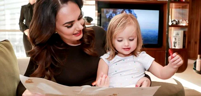 Tamara Ecclestone, alături de fiica sa Sophia FOTO Daily Mail