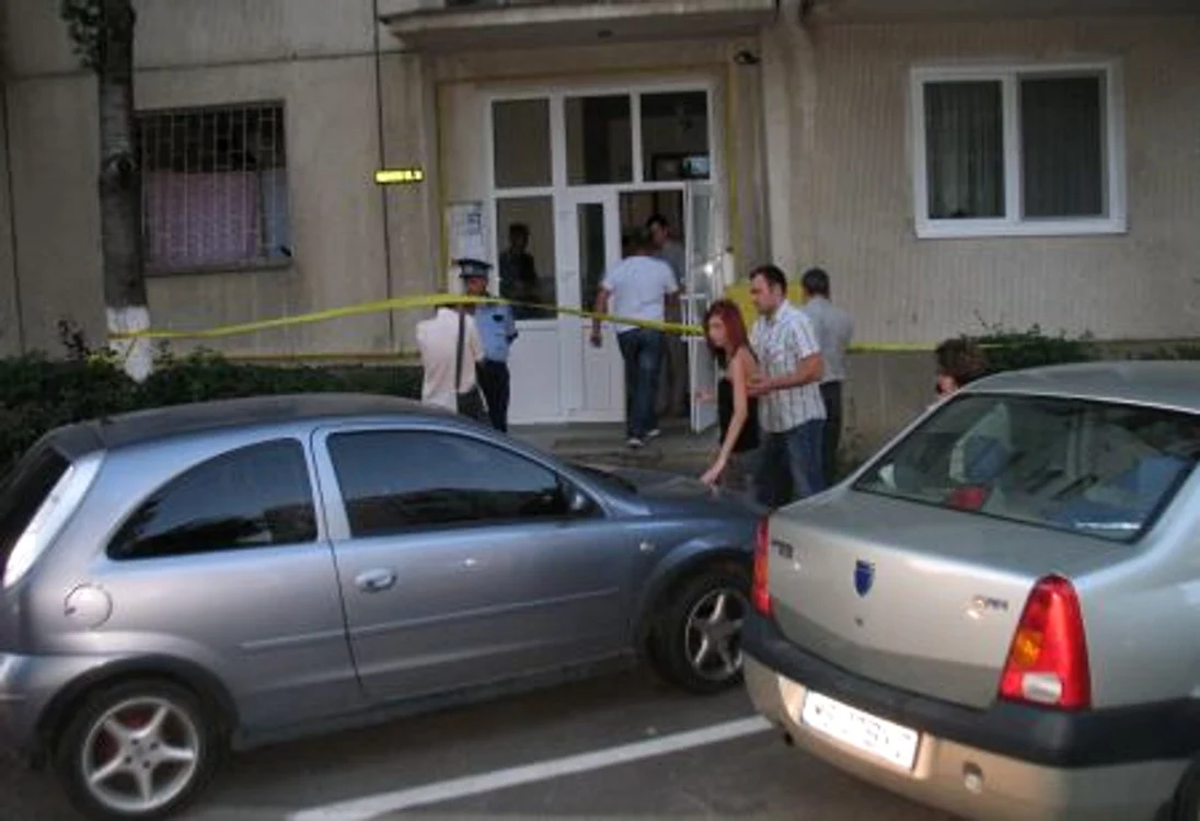 
    Fata care venise în apartamentul celor doi a fost dusă la audieri  