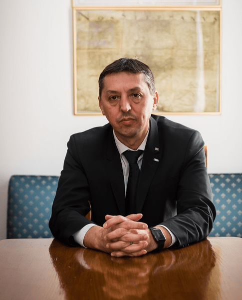 Semnal de alarmă tras de cea mai mare universitate din România: „Tehnologia fără umanism are riscuri“
