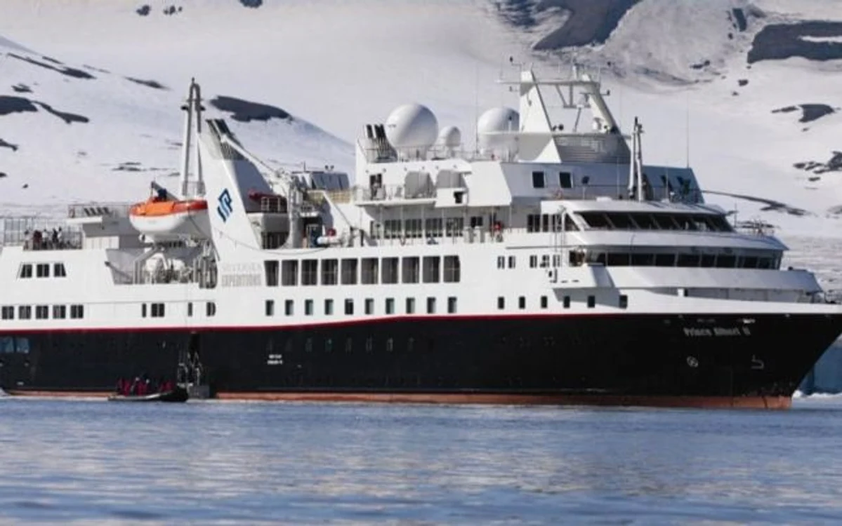 Vasul "Princes Albert II" în zona Antarctica