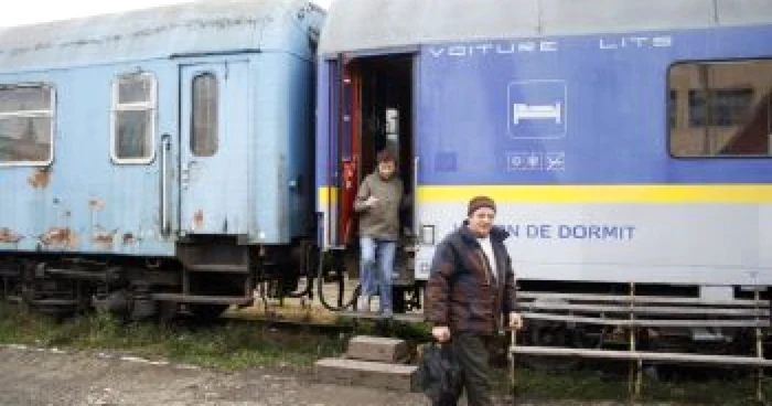 Cluj: Viaţa lor e un tren, ziua - în vagoane, noaptea - la cuşetă