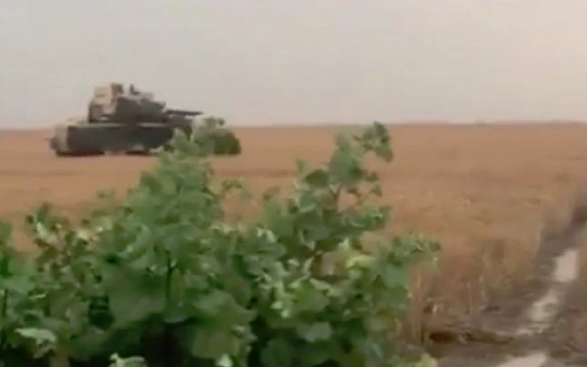 Tancuri pe terenul agricol din apropiere de Feteşti FOTO Captură B1 TV