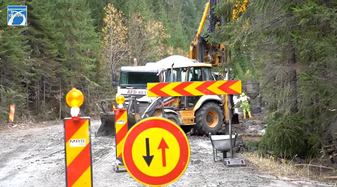 Lucrări de consolidare a versanților pe DN 7A Foto: Captură video DRDP Craiova