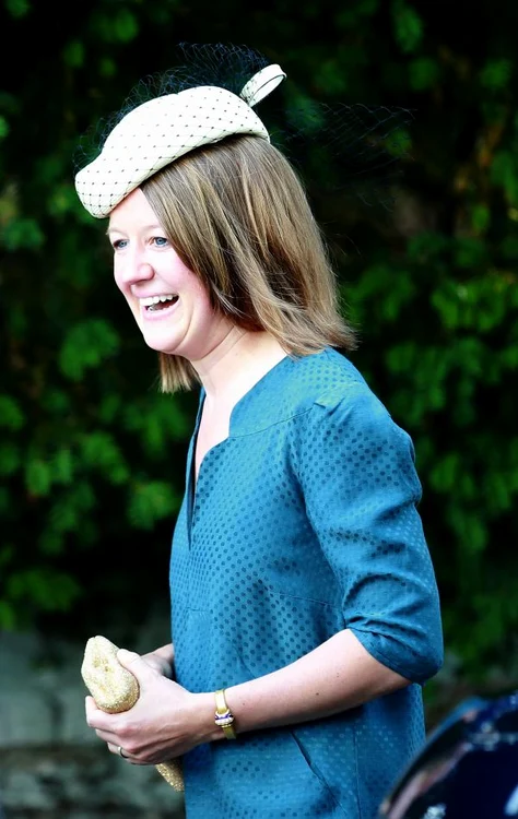 Laura Fellowes este adorată de presa britanică