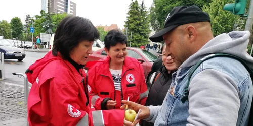 Ziua Mondială fără Tutun la Sibiu: Mere contra țigări Foto Spitalul de Pneumoftiziologie Sibiu