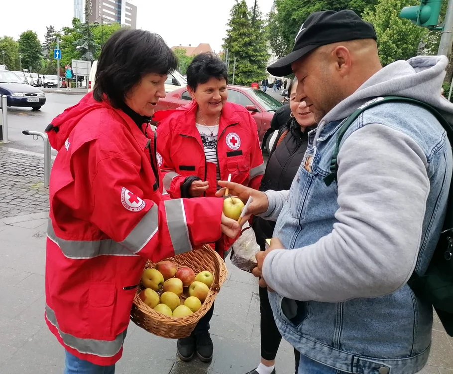 Mere contra țigări oferite la Sibiu în cadrul unei campanii antifumat Spitalul de Pneumoftiziologie