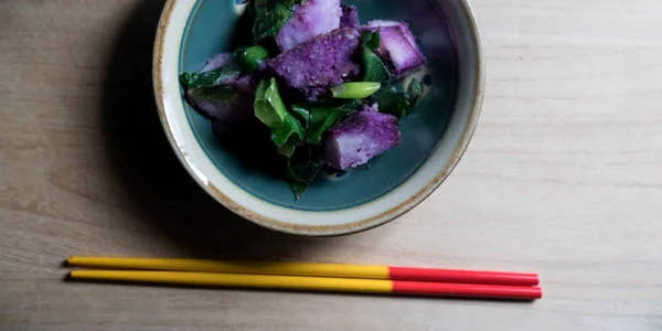 Cartoful dulce violet sau mov ori purpuriu sau batata Foto bluezones com jpg