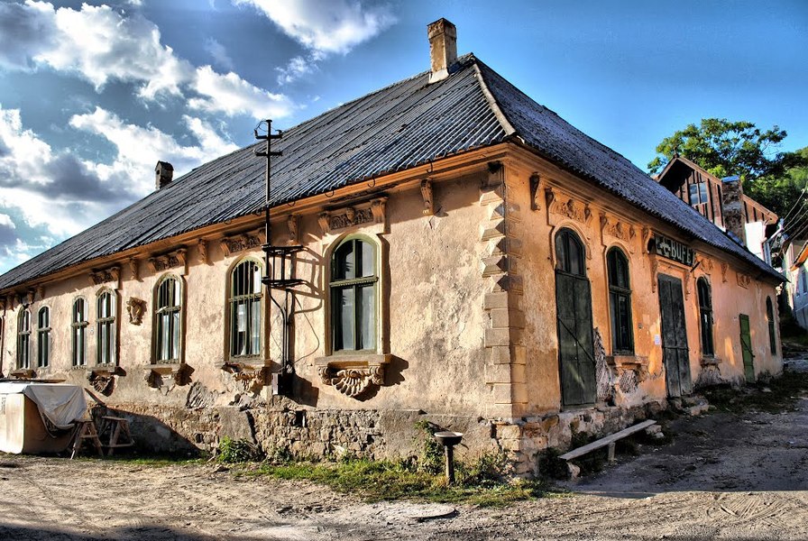 Aurul de la Roșia Montană, jucat la „casină“. Aici pierdeau minerii la jocurile de noroc comorile găsite în galerii