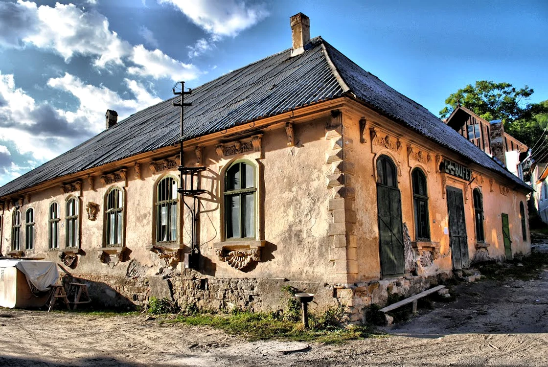 Clădirea fostului cazinou din Roșia Montană FOTO Victor Crețu