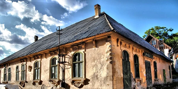 casina rosia1 jpg