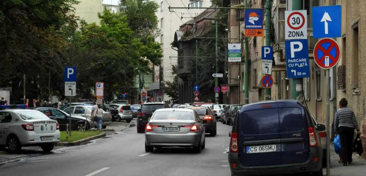 Parcare ilegală în centrul Timişoarei FOTO ratt.ro/forum