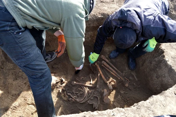 Cinci morminte din epoca bronzului și prima epocă a fierului, descoperite în Republica Moldova (foto: Facebook / Muzeul de Istorie si Etnografie Ungheni)