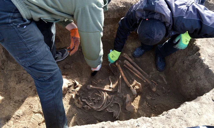 Cinci morminte din epoca bronzului și prima epocă a fierului, descoperite în Republica Moldova (foto: Facebook / Muzeul de Istorie si Etnografie Ungheni)