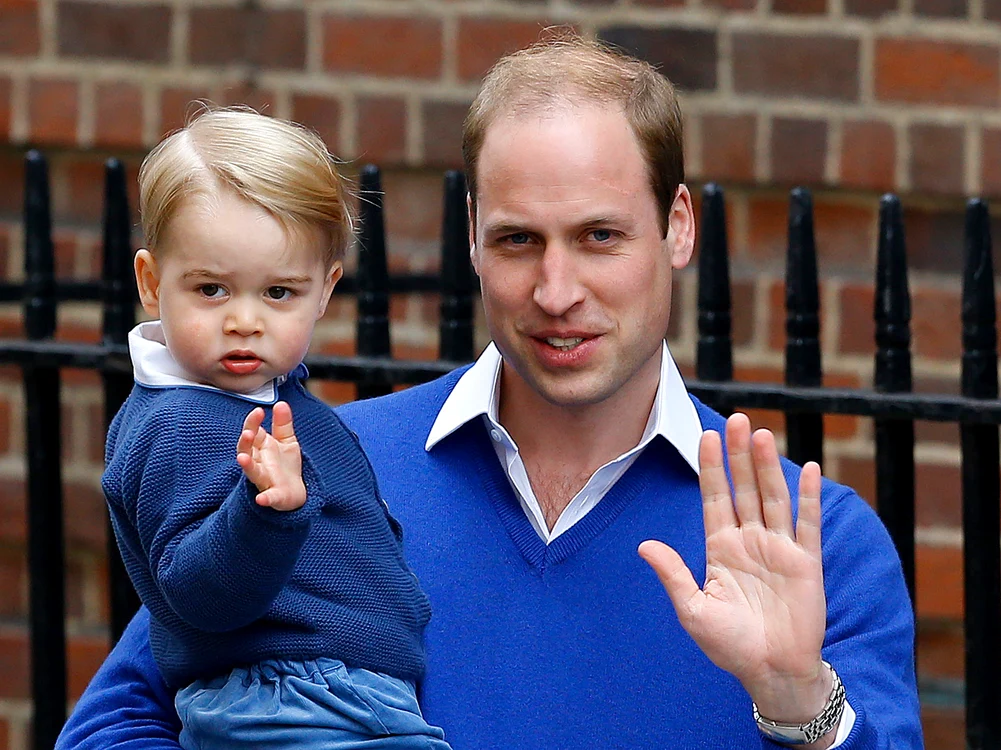 
    Prinţul George, alături de tatăl lui, Prințul WlliamFoto: AP  