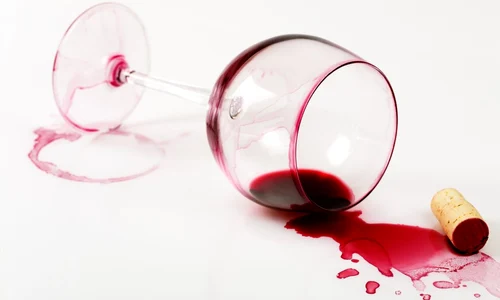 Vin rosu varsat Shutterstock