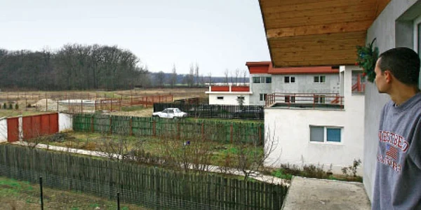 5 ani au aşteptat unii localnici pentru a fi branşaţi la reţeaua electrică