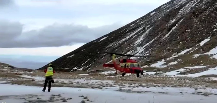 Elicopterul Black Hawk este folosit în căutări FOTO: captură video