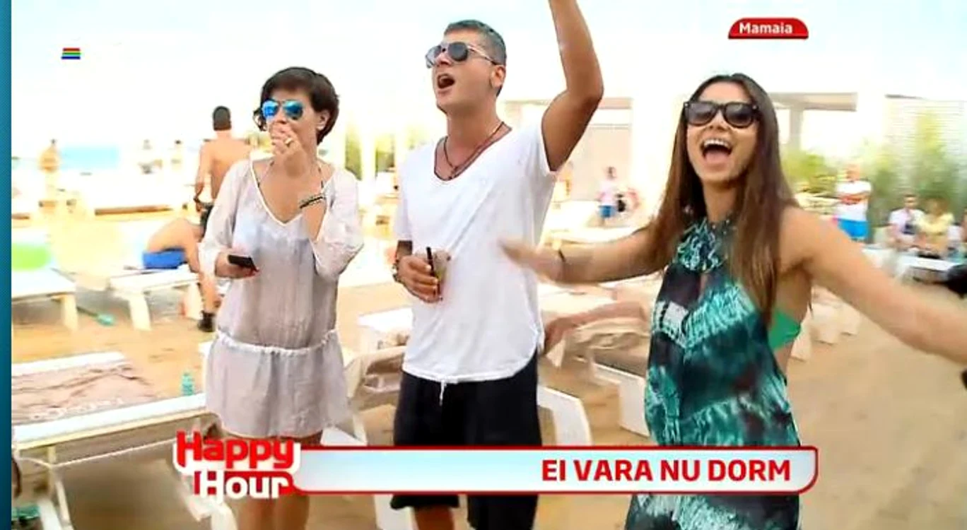 Lili s-a distrat pe cinste în Mamaia, chiar la piscina unde a susţinut concertul (captură: PRO TV)