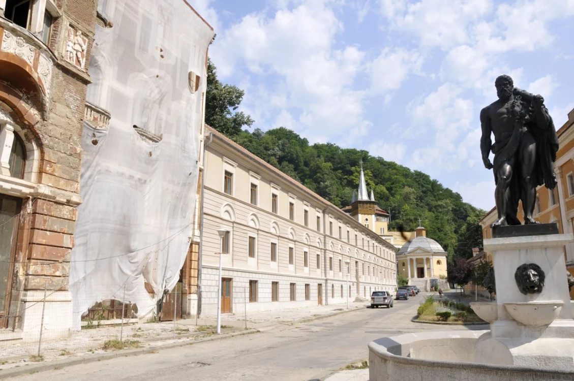 Statuia legendarului erou Hercules din Băile Herculane FOTO Corina Macavei