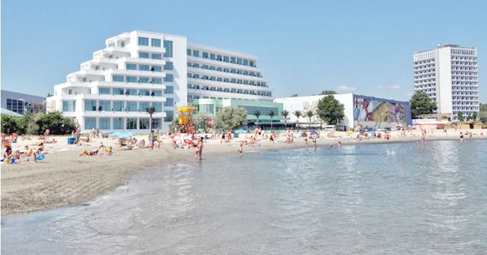 În Mamaia au apărut pete de petrol