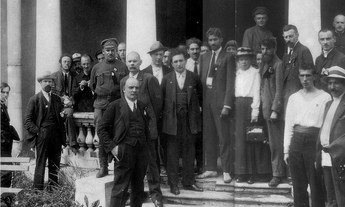 Scindarea mişcării socialiste româneşti în anii 1920 1921  Angajamentul de afiliere la Comintern semnat la Moscova jpeg