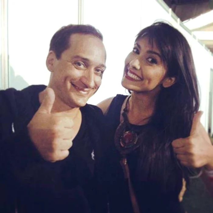 Alexandra alături  de cântărețul Paul Van Dyke