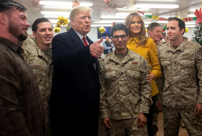 Donald Trump a vizitat baza americană din Irak, alături de Melaniafoto: AFP