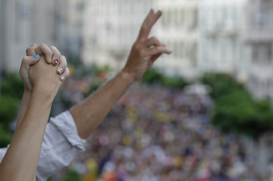 Să lăsăm să vorbească despre iubire pe cei care o trăiesc, nu pe cei care doar o predică strâmb. Despre Patriarhie și Marșul Bucharest Pride