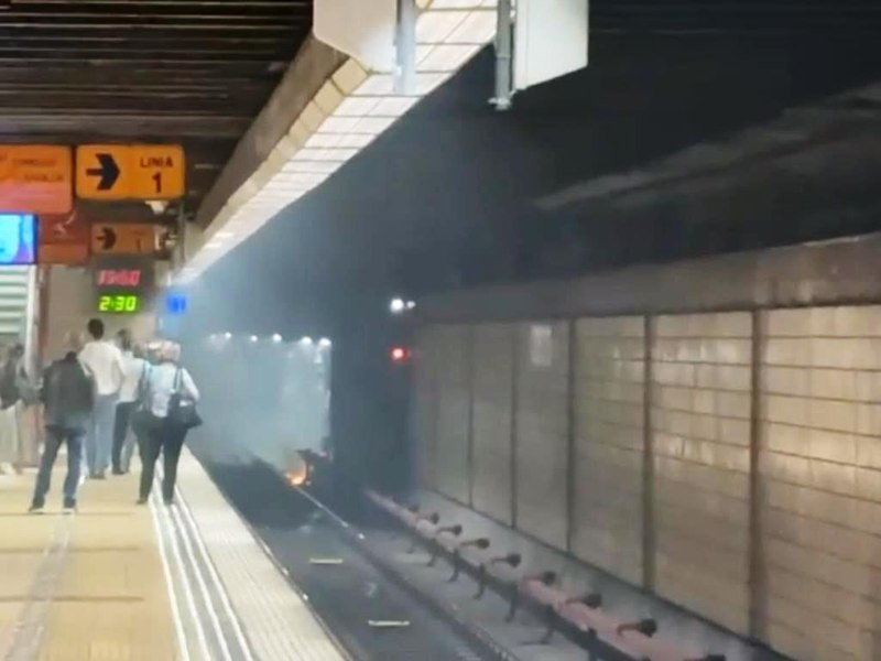 Incendiu la metrou în stația Piața Iancului. Călăt