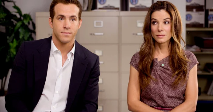 Actorii Sandra Bullock şi Ryan Reynolds, în filmul „The Proposal“, care se numără printre cele mai bune comedii romantice din ultimii cinci ani FOTO Walt Disney