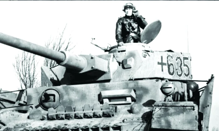 Tanc german Panzer IV în drum spre câmpul de luptă (© Bundesarchiv Bild 101I-297-1725-11)