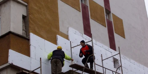 Comisia Europeană a fost de acord cu realocarea unor fonduri pentru reabilitarea termică a blocurilor