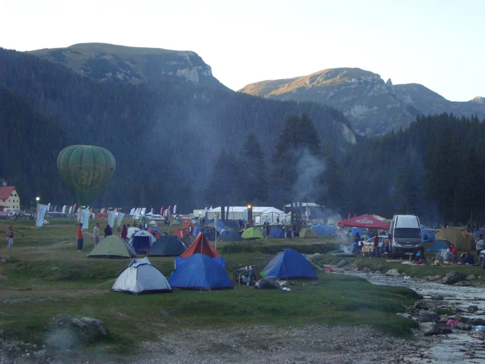 Organizatorii festivalului îşi propun promovarea munţilor Bucegi şi a turismului la mare altitudine, ridicarea gradului de educare montană şi ecologizarea zonei cu scopul de a conserva patrimoniul natural