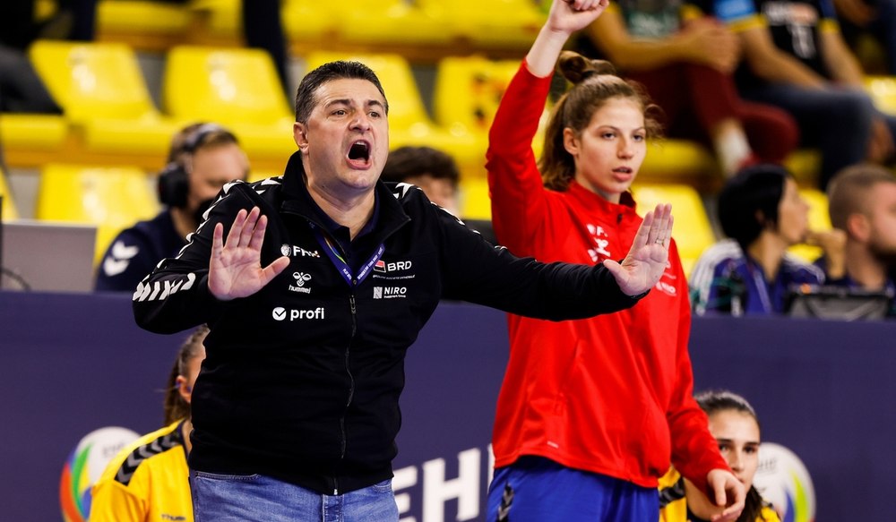 România atacă Trofeul Carpați: 20 de handbaliste convocate de Florentin Pera