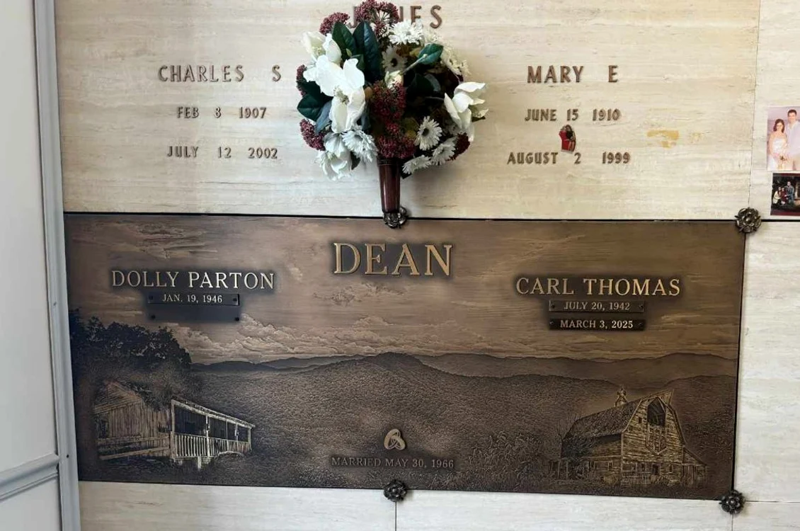 Locul de veci al lui Dolly Parton  şi al soţului ei, Carl Dean