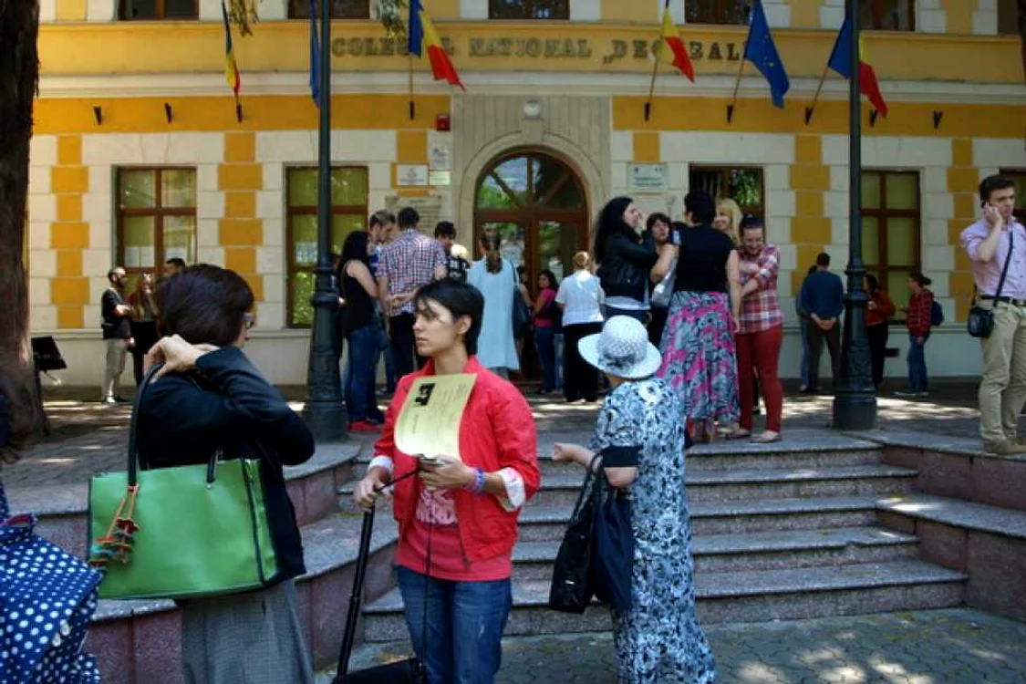 Elevii susţin miercuri, 3 iulie, proba scrisă la Istorie, la examenul de Bacalaureat 2013 FOTO Adevărul