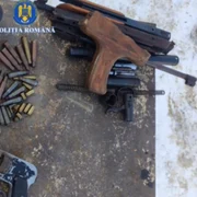 Arme letale și muniție descoperite la percheziții în Neamț. Dosar penal de braconaj cinegetic FOTO: Poliția Română