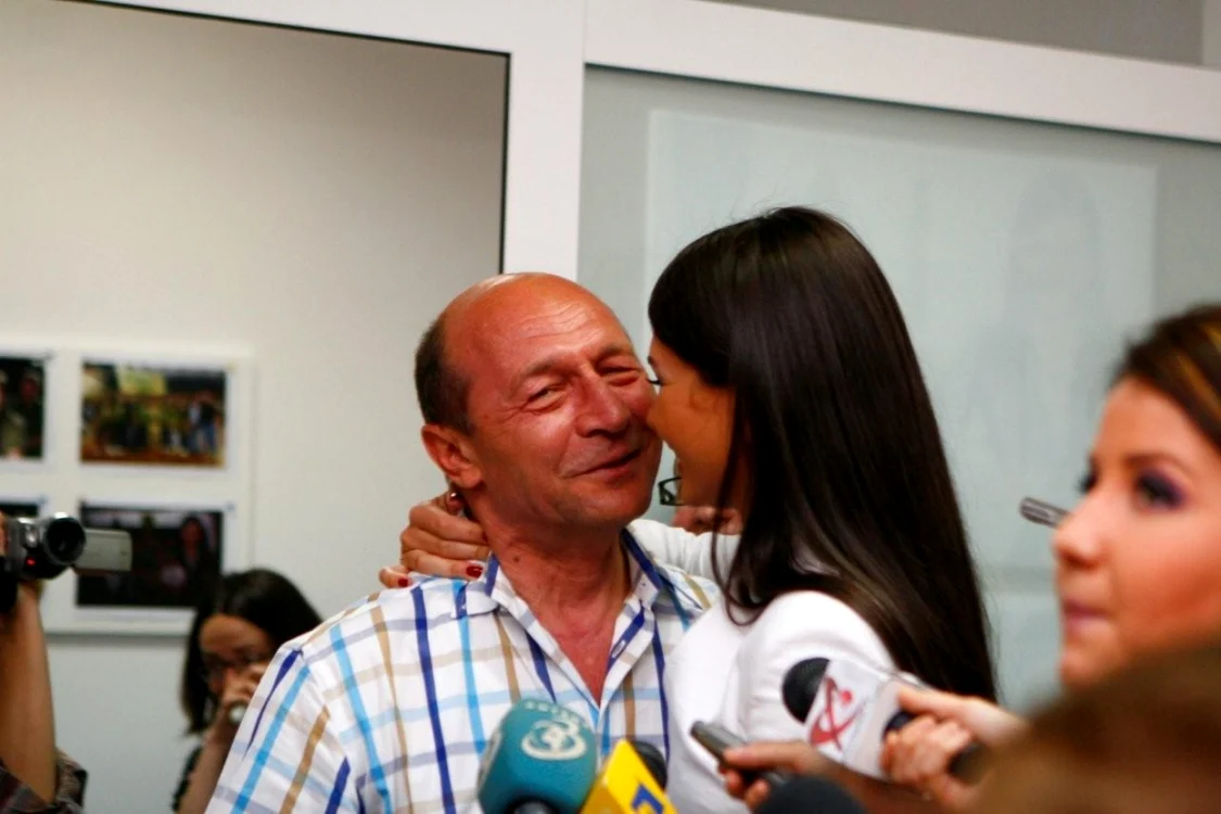 Nunta fiicei preşedintelui a dat peste cap nunţile copiilor mai multor oameni de afaceri care doreau să ţină petrecerile la Palatul Snagov FOTO: ebasescu.ro