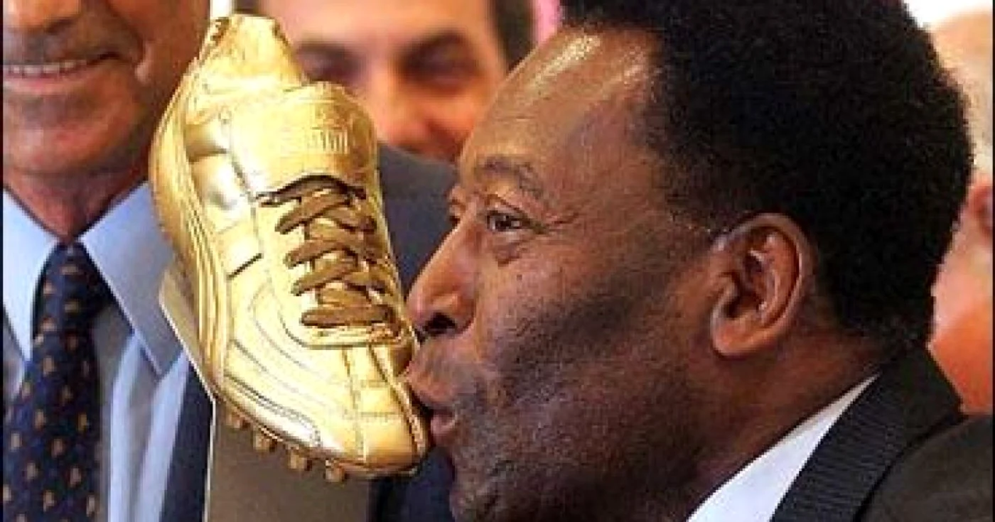 FOTBAL: Pele cere ca FIFA să limiteze salariile fotbaliştilor