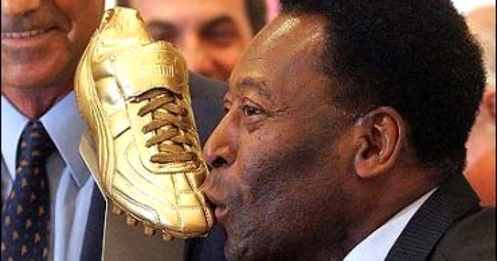 FOTBAL: Pele cere ca FIFA să limiteze salariile fotbaliştilor