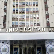 Cătălin Cîrstoiu, candidatul alianței PSD - PNL la primăria capitalei, susține o declarație de presă în fața Spitalului Universitar de Urgență București. FOTO Inquam Photos / Octav Ganea