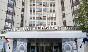 Cătălin Cîrstoiu, candidatul alianței PSD - PNL la primăria capitalei, susține o declarație de presă în fața Spitalului Universitar de Urgență București. FOTO Inquam Photos / Octav Ganea