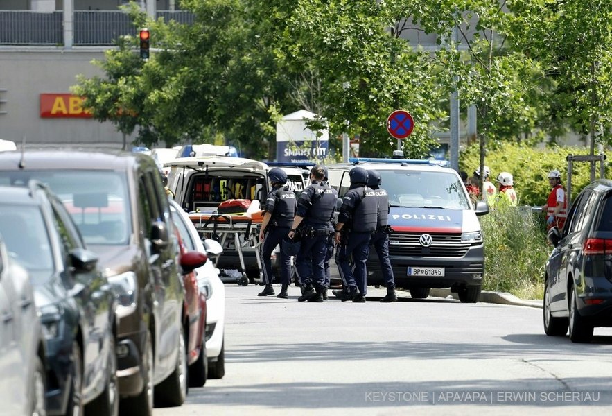 Elevul român care s-a ascuns în timpul atacului armat de la școala din Austria: „Așteptam să tragă în mine”