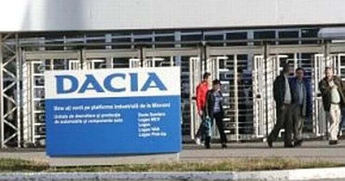 Cei 14.000 de angajaţi de la Uzina Dacia se întorc la serviciu