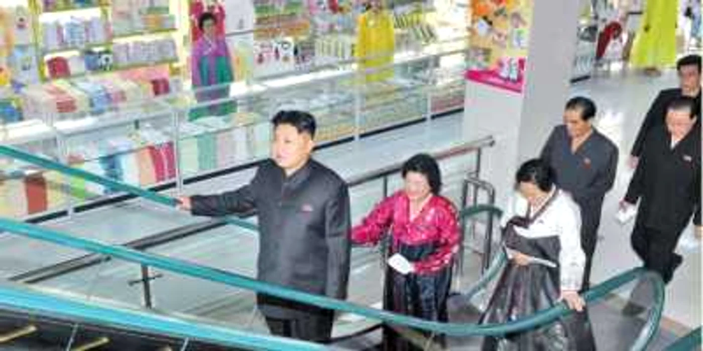  Liderul nord-coreean Kim Jong-Un a făcut, zilele trecute,  o vizită într-un mare magazin universal